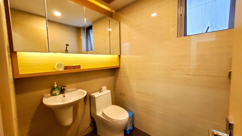 Căn Hộ Nhìn Ra Hồ Bơi  Căn Hộ Nhìn Ra Hồ Bơi