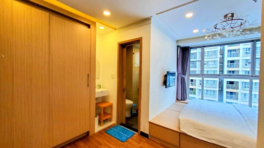 Căn Hộ Nhìn Ra Hồ Bơi  Căn Hộ Nhìn Ra Hồ Bơi