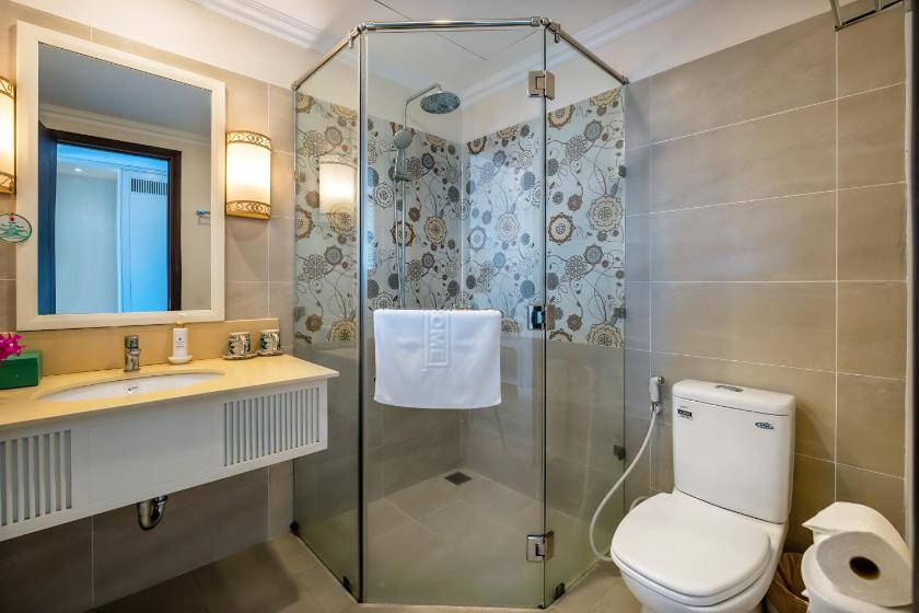 Deluxe Room with City/Pool View Deluxe Room with City/Pool View