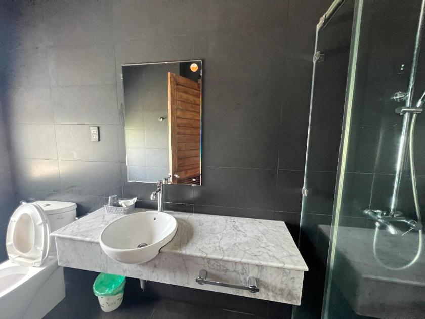 Biệt Thự Nhìn Ra Vườn