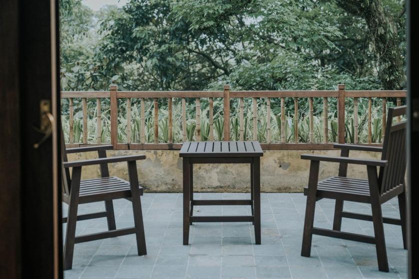 Premier Twin Room with Mountain View and Balcony 