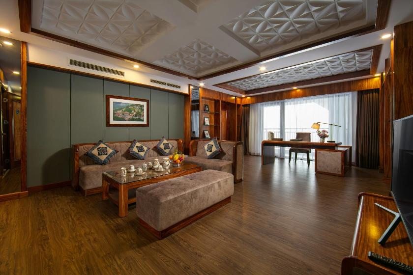 President Room (Free Pastry & Wine) President Room (Free Pastry & Wine)