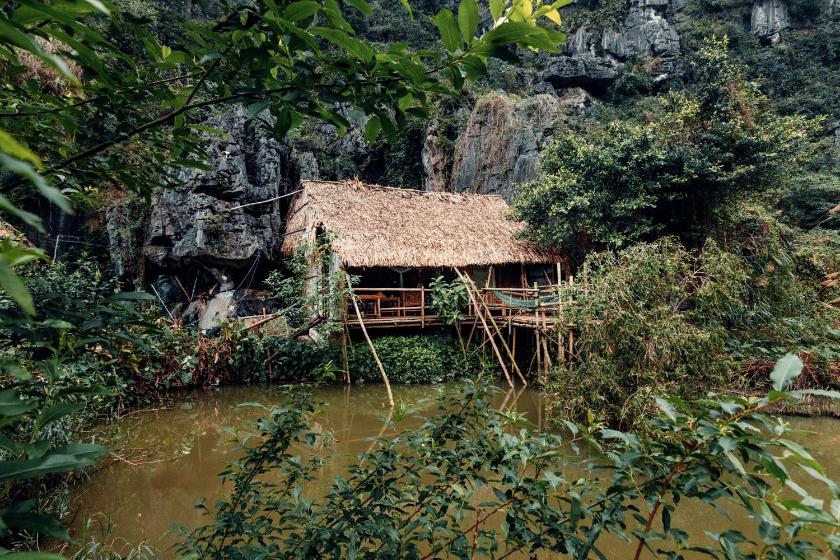 Bungalow Cạnh Hồ Sen