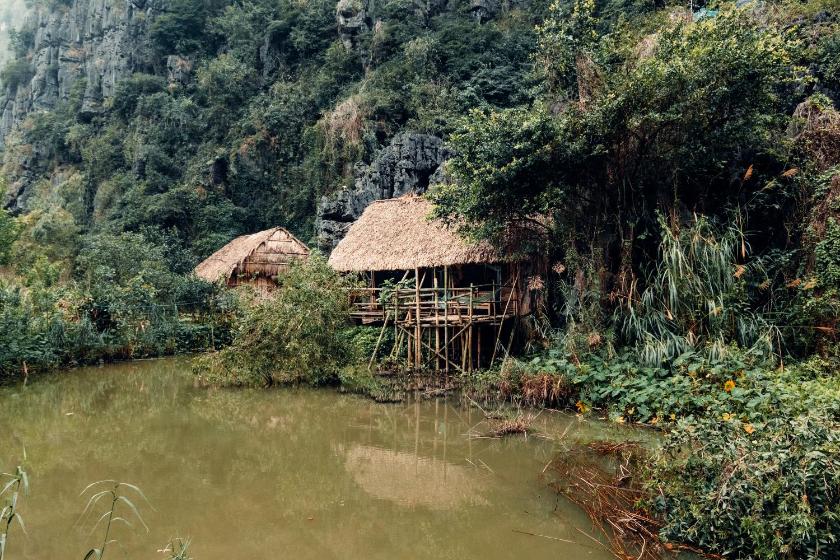 Bungalow Cạnh Hồ Sen