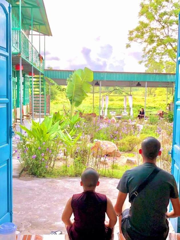 Phòng 4 người nhìn ra vườn