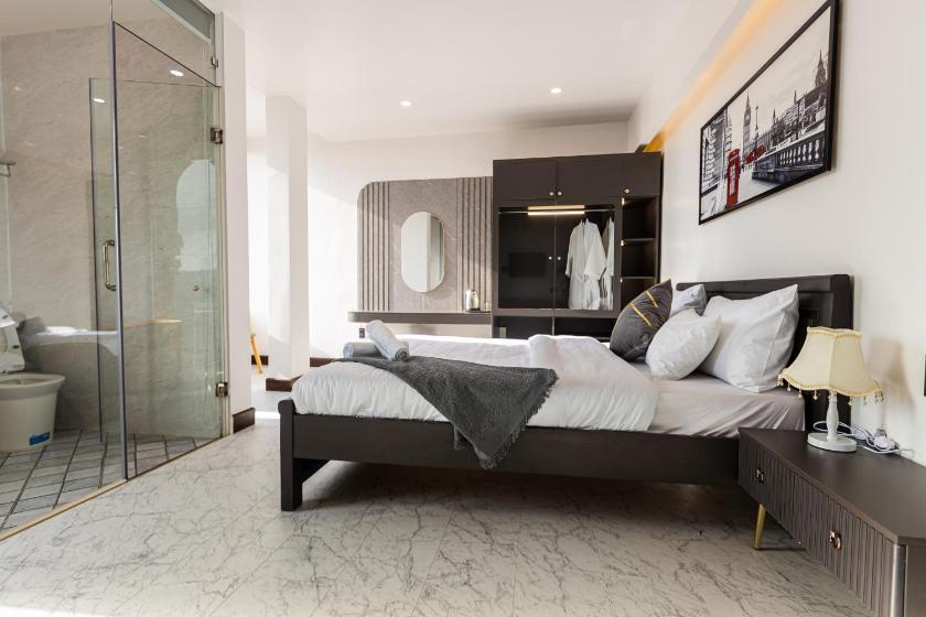 Phòng Deluxe (2 Người lớn + 1 Trẻ em) Phòng Deluxe (2 Người lớn + 1 Trẻ em)