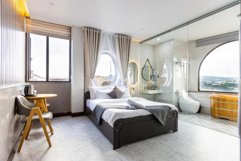 Phòng Deluxe Giường Đôi Có Bồn Tắm Phòng Deluxe Giường Đôi Có Bồn Tắm