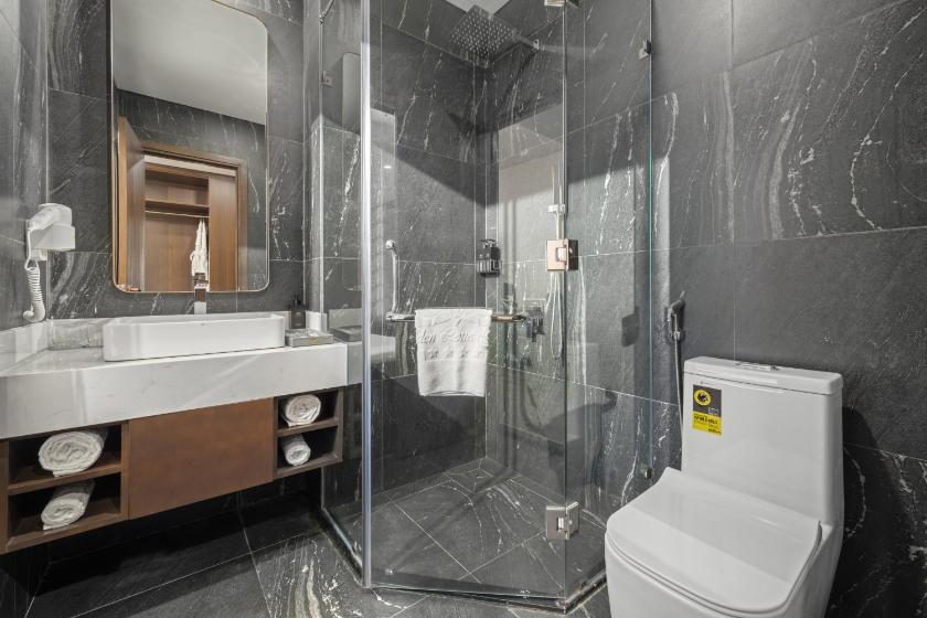 Phòng Deluxe Có Ban Công Nhìn Ra Thành Phố - Bao Gồm Trà Chiều