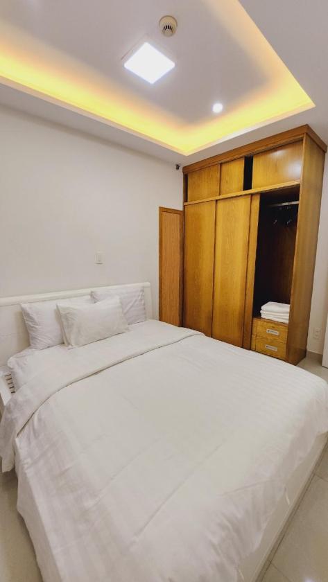 Căn Hộ Nhìn Ra Hồ Bơi  Căn Hộ Nhìn Ra Hồ Bơi