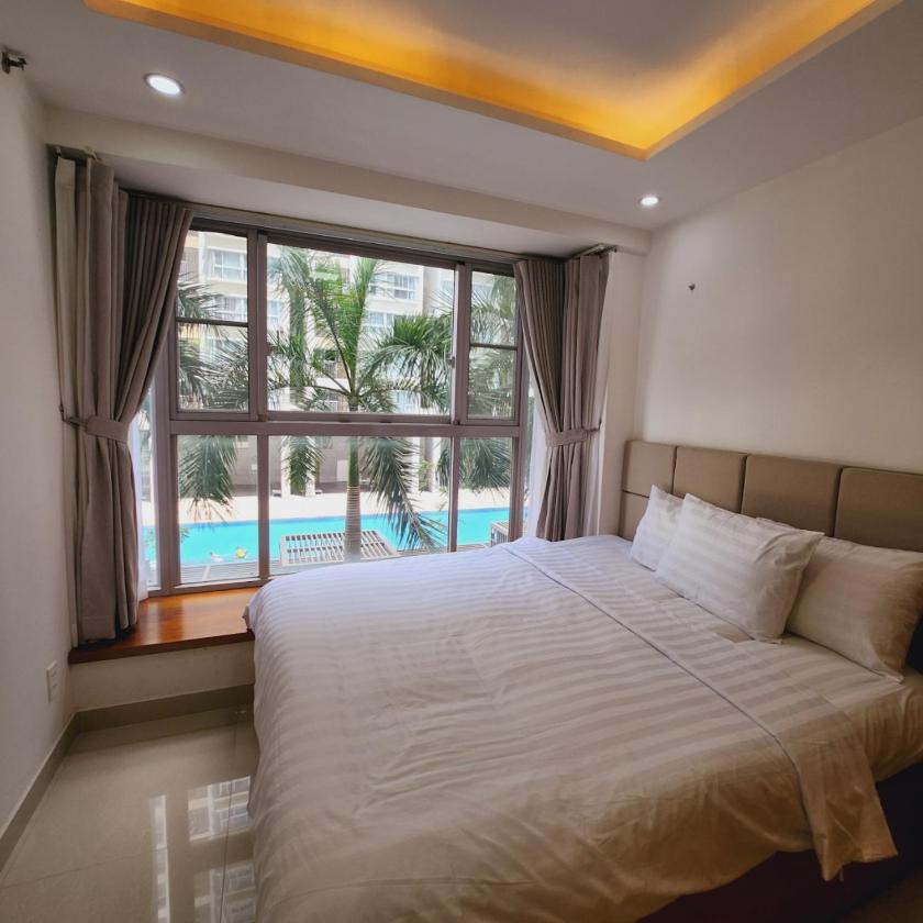 Căn Hộ Nhìn Ra Hồ Bơi  Căn Hộ Nhìn Ra Hồ Bơi