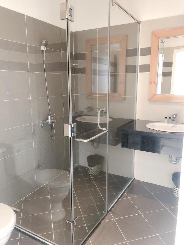 Phòng cho 3 người có Ban Công Phòng cho 3 người có Ban Công