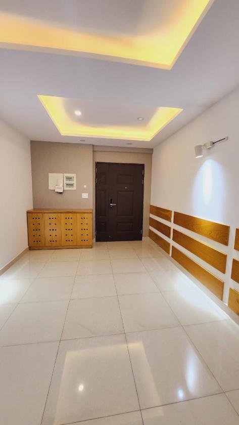 Căn Hộ Nhìn Ra Hồ Bơi  Căn Hộ Nhìn Ra Hồ Bơi