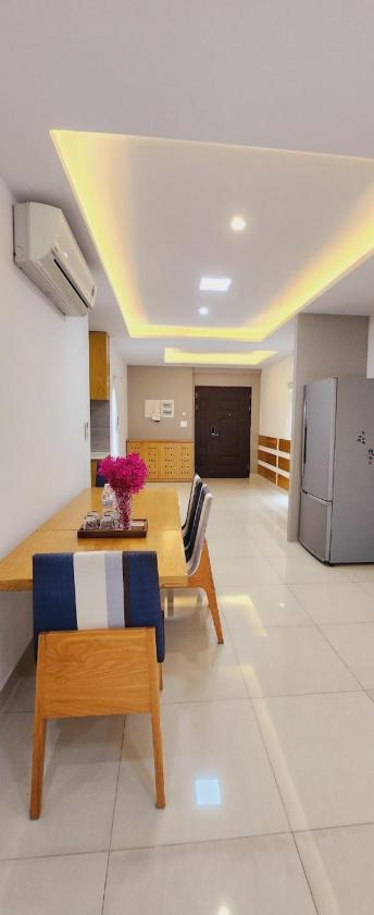 Căn Hộ Nhìn Ra Hồ Bơi  Căn Hộ Nhìn Ra Hồ Bơi