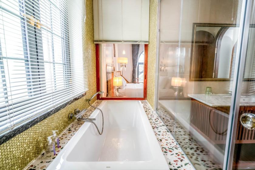 Suite Có Giường Cỡ King Và Bồn Tắm Spa