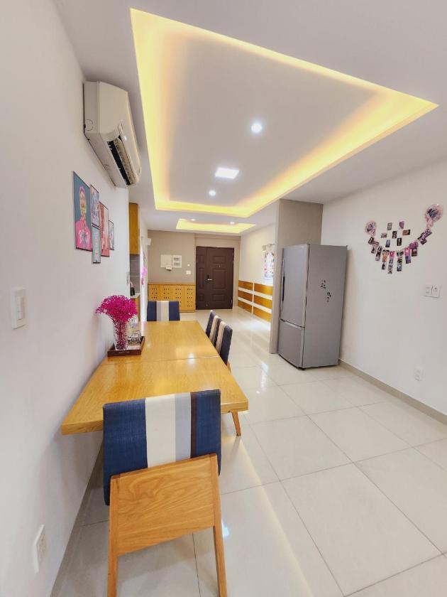 Căn Hộ Nhìn Ra Hồ Bơi  Căn Hộ Nhìn Ra Hồ Bơi