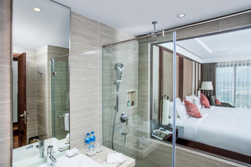 Phòng Deluxe Có Ban Công Nhìn Ra Biển Phòng Deluxe Có Ban Công Nhìn Ra Biển