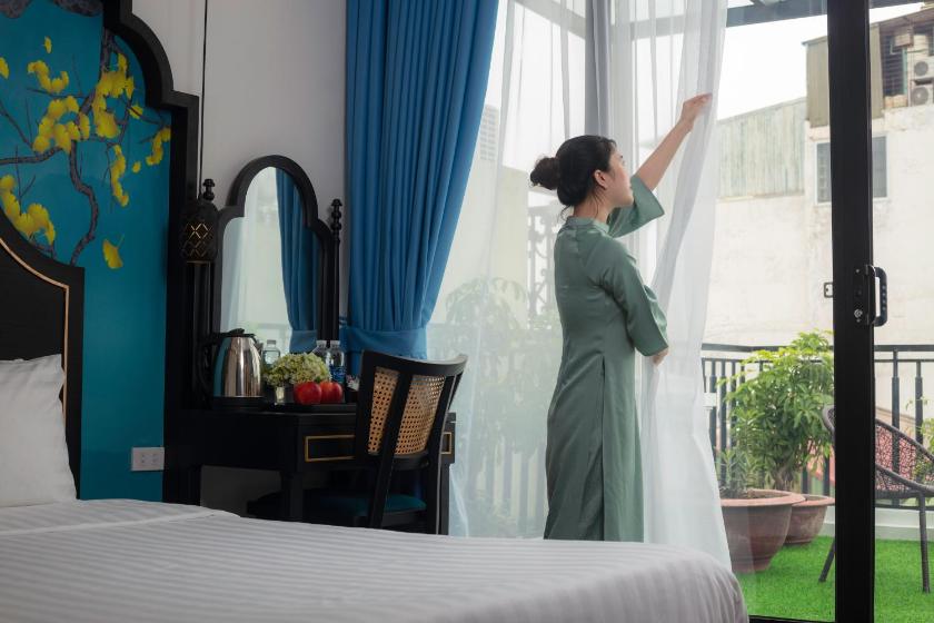 Phòng Deluxe Giường Đôi Có Ban Công