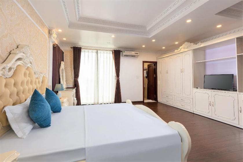 Suite Deluxe Có Giường Cỡ Queen