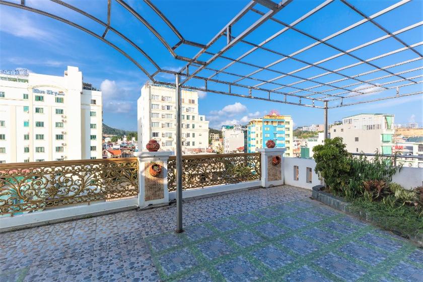 Suite Deluxe Có Giường Cỡ Queen