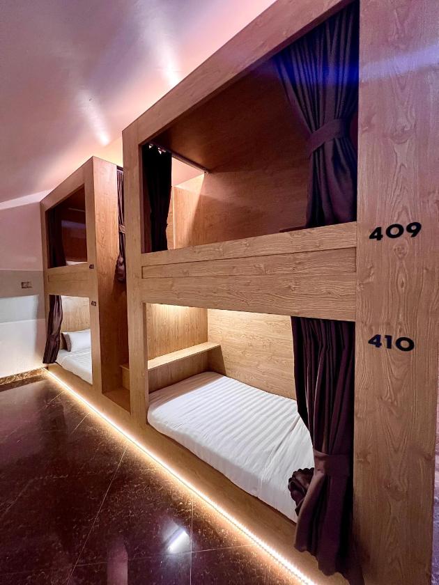 Giường Đơn Trong Phòng Ngủ Tập Thể Nữ Giường Đơn Trong Phòng Ngủ Tập Thể Nữ