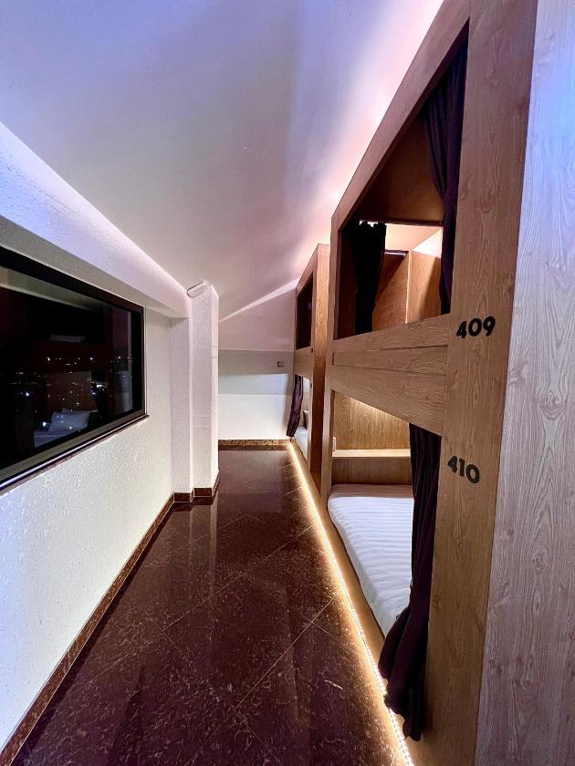 Giường Đơn Trong Phòng Ngủ Tập Thể Nữ Giường Đơn Trong Phòng Ngủ Tập Thể Nữ