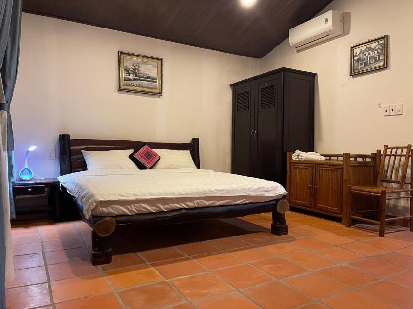 Biệt Thự Nhìn Ra Vườn