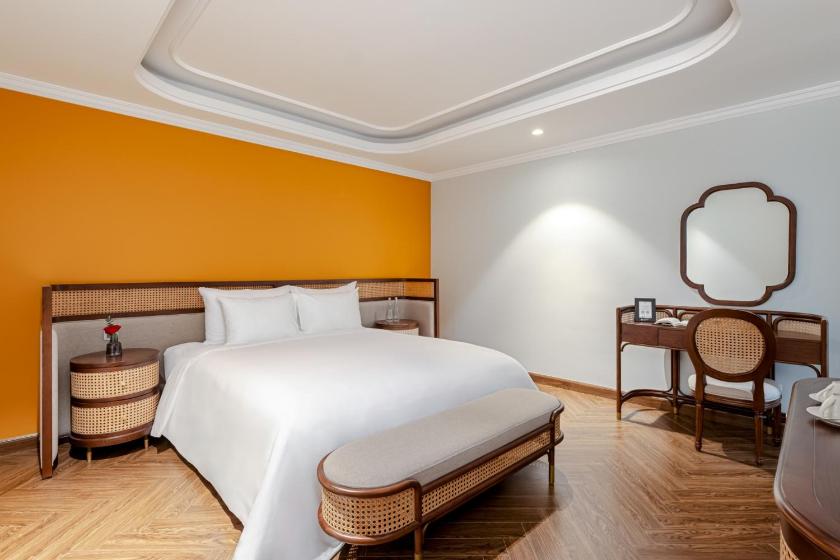 Phòng Deluxe - Cửa Sổ Bên Trong