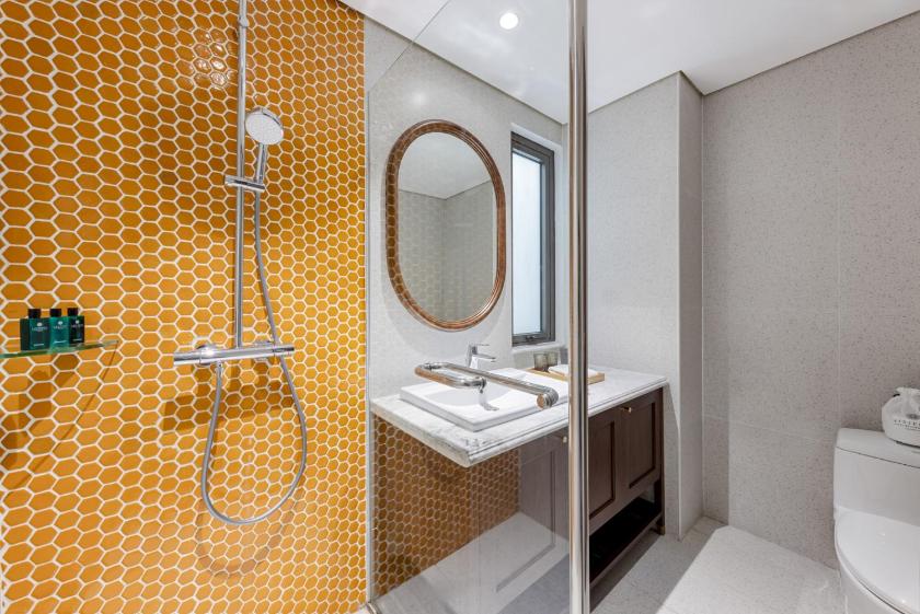 Phòng Deluxe - Cửa Sổ Bên Trong