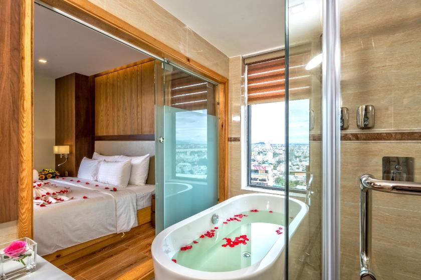 Suite Sea View with Bathtub