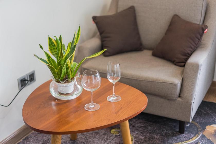 Studio Nhìn ra hồ