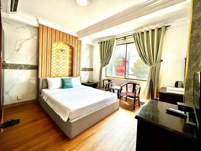 Phòng Deluxe Giường Đôi Nhìn Ra Thành Phố