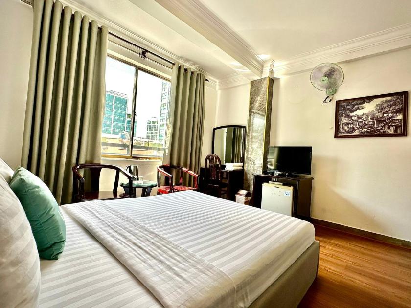 Phòng Deluxe Giường Đôi Nhìn Ra Thành Phố Phòng Deluxe Giường Đôi Nhìn Ra Thành Phố
