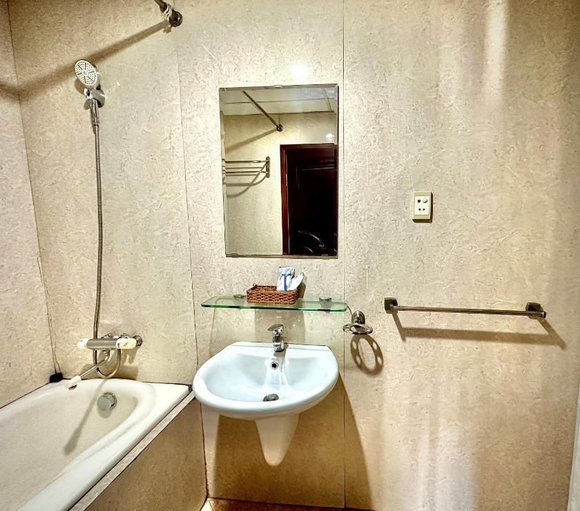 Phòng Deluxe Giường Đôi Nhìn Ra Thành Phố Phòng Deluxe Giường Đôi Nhìn Ra Thành Phố