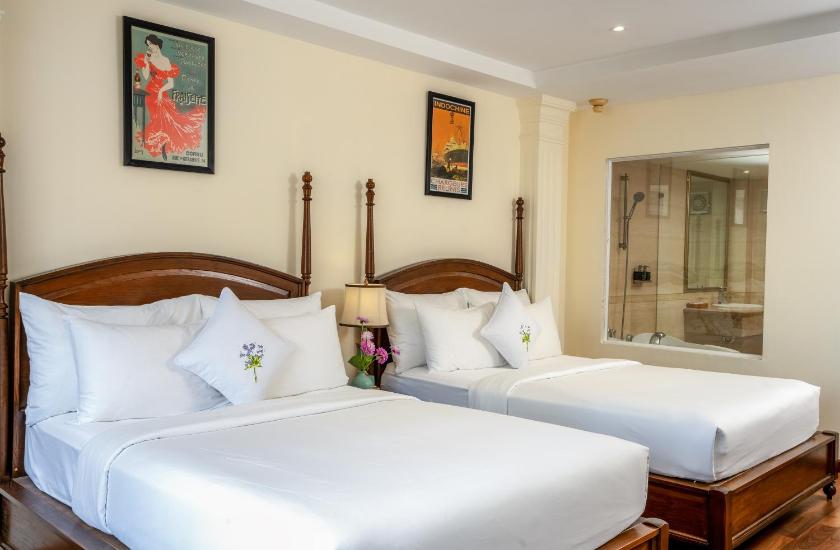 Suite Elegant Nhìn Ra Thành Phố 