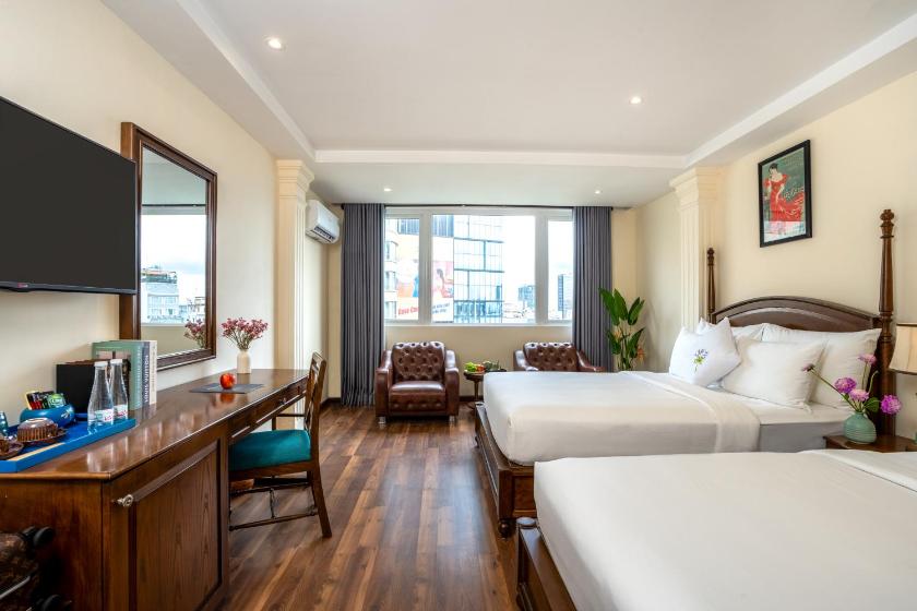 Suite Elegant Nhìn Ra Thành Phố 