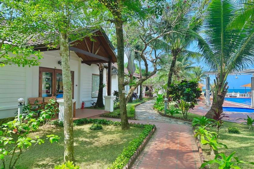 Bungalow Deluxe Nhìn ra Hồ bơi