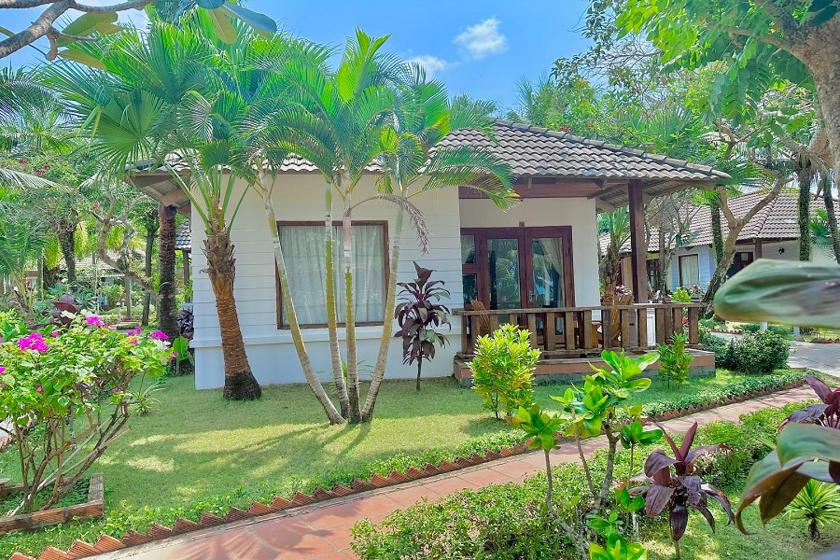 Bungalow Deluxe Nhìn Ra Khu Vườn