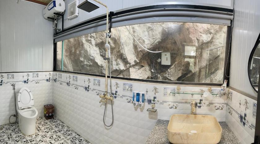 Phòng Có Giường Cỡ King Nhìn Ra Hồ Nước