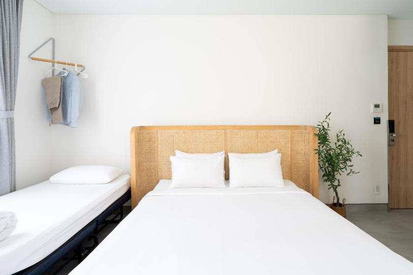 Phòng 3 Người Nhìn Ra Thành Phố