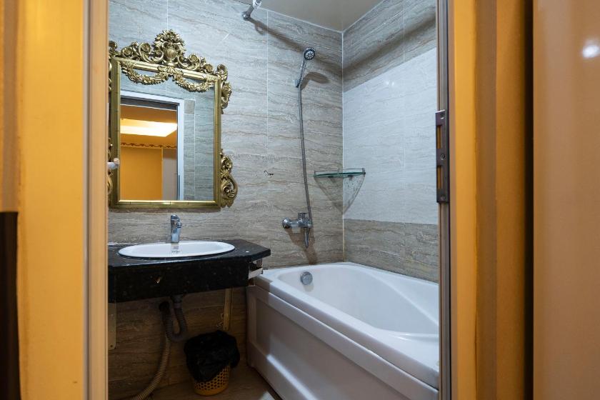 Phòng Deluxe Giường Đôi Có Bồn Tắm
