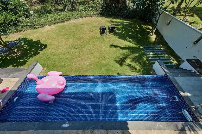 Biệt Thự Nhìn Ra Vườn