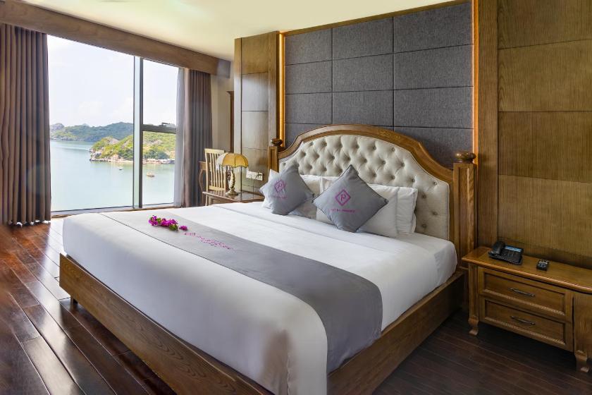 Suite Deluxe Có Giường Cỡ King