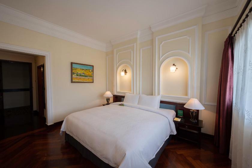 Phòng Colonial Deluxe Giường Đôi/2 Giường Đơn Nhìn Ra Thành Phố/Hồ Bơi