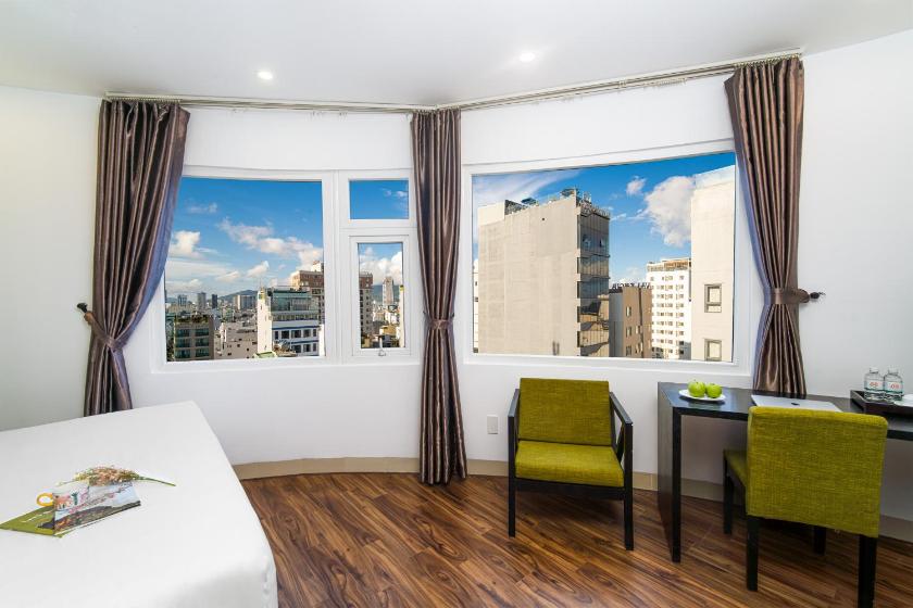 Deluxe Corner Double Room Room with City View