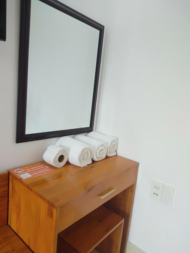 Phòng cho 3 người có Ban Công Phòng cho 3 người có Ban Công