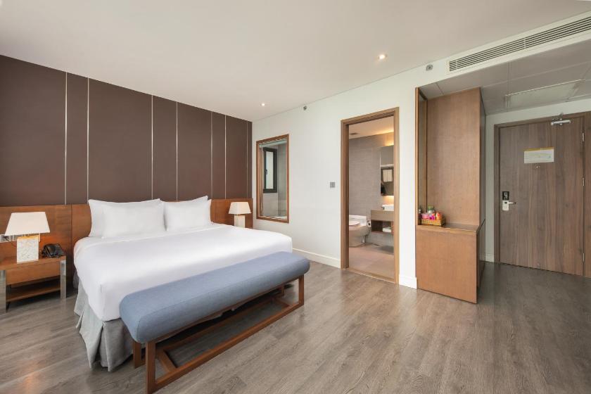 Suite Nhìn Ra Sông