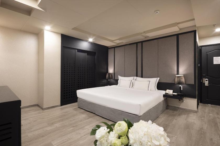 Phòng Premier Giường Đôi Có Cửa Sổ