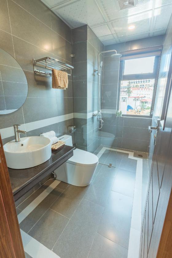 Phòng 3 Người Nhìn Ra Núi