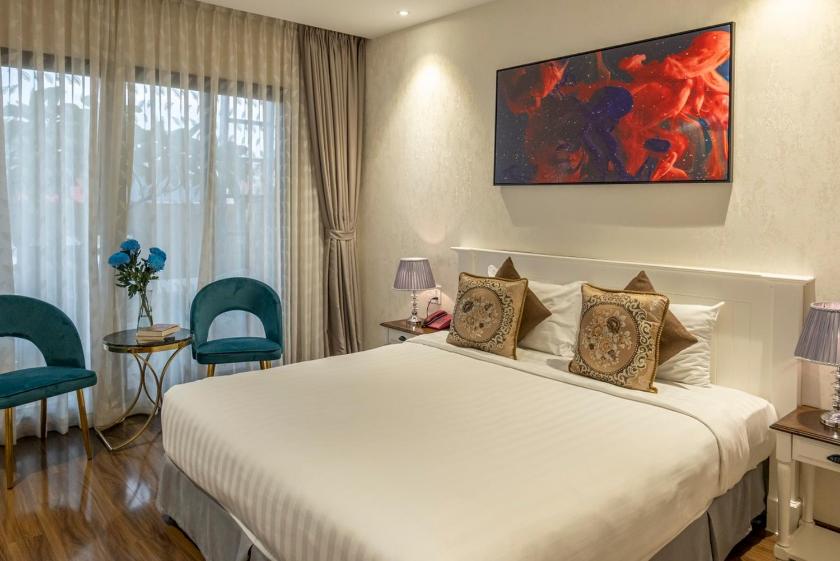 Suite có giường cỡ King với ban công