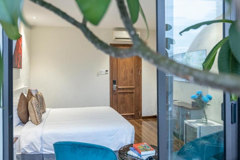Suite có giường cỡ King với ban công